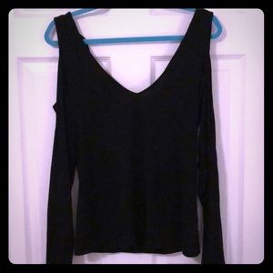 Shoulderless top